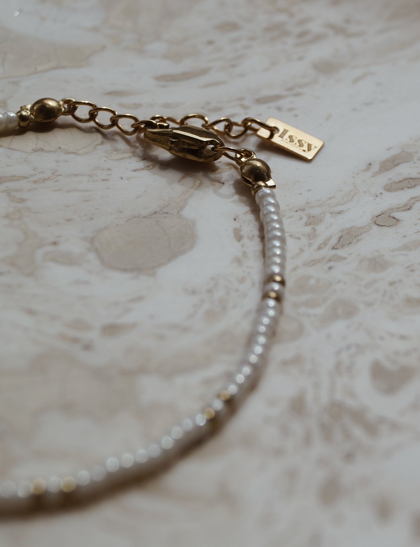 Armbandje wit met goud, Witte en gouden armband