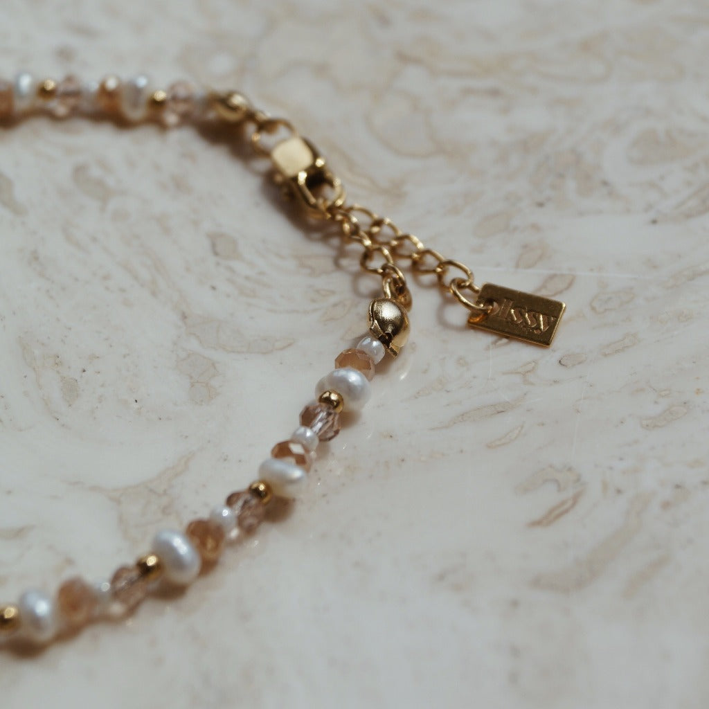 Beige armband, natuurlijke parels, beige parel armband, gouden detail armband