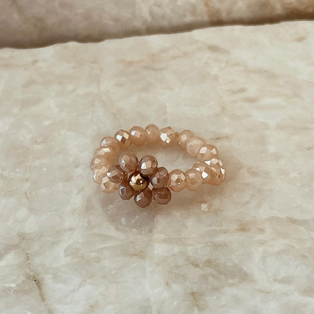 Beige taupe bloem ring, Neutrale bloemenring, Bloemenmotief ring, Delicate bloemige sieraden, Beige bloemjuwelen, Taupe bloemige ring, Subtiele bloemenring