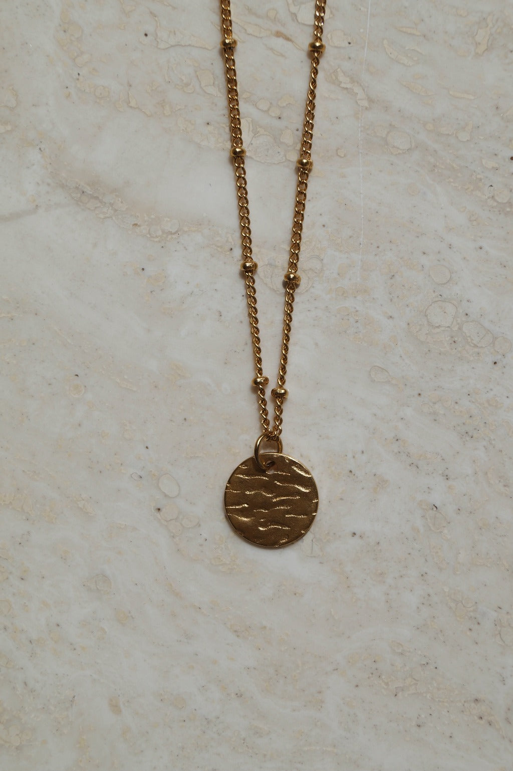 Gouden ketting. Vintage coin ketting. Bedel ketting. Subtiele ketting.