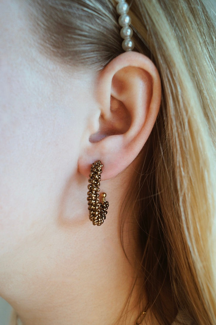 Oorbellen met een cirkel van bruin en bronze miyuki rocailles.