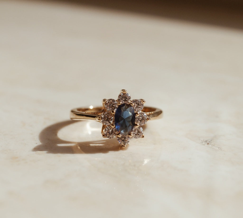 Royal Blue Ring. Hoogwaardige ring. Gouden ring met blauw. Statement ring. Klassieke ring.