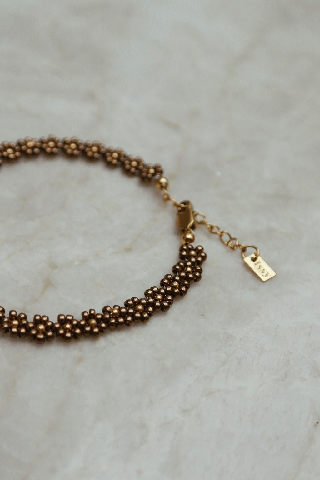 Handgemaakte stainless steel bloementjes armband van hoge kwaliteit miyuki rocailles in de kleur bruin.