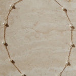 Back necklace. Parelketting. Bruidssieraad. ISSY. Subtiel sieraad. Chique