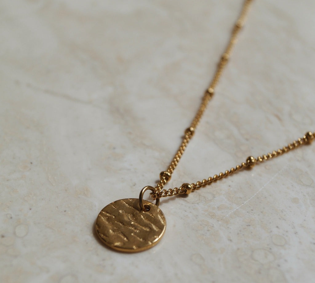 Gouden ketting. Vintage coin ketting. Bedel ketting. Subtiel sieraad. 