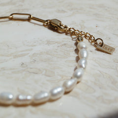 Parel armband, Parelsieraad  pols, Parel en goud armband. Subtiel sieraad. Elegant armbandje.