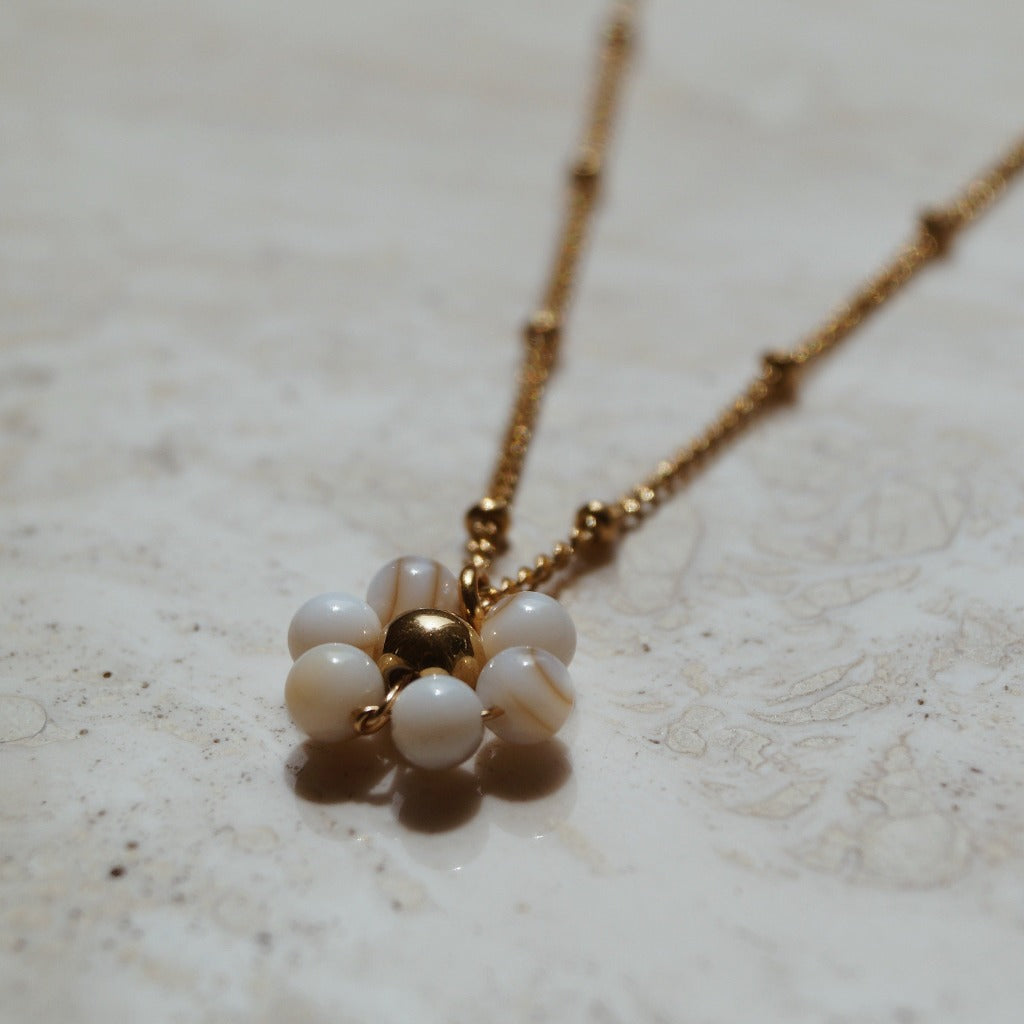 Ketting, gouden ketting met hanger, gouden ketting met bloem hanger
