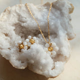 Vivé Flower Studs. Bloemetjes oorbellen. Witte oorbellen. Subtiele studs. Klassiek sieraad.
