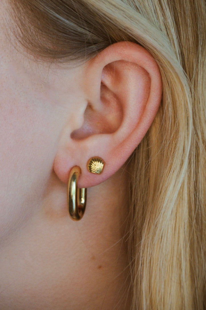 Klassieke gouden oorstekers, Gouden oorbellen met tijdloos design, Elegante gouden oorsieraden