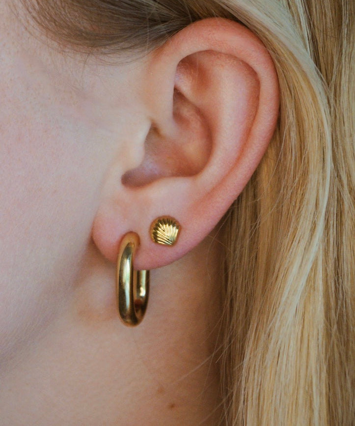 Klassieke gouden oorstekers, Gouden oorbellen met tijdloos design, Elegante gouden oorsieraden