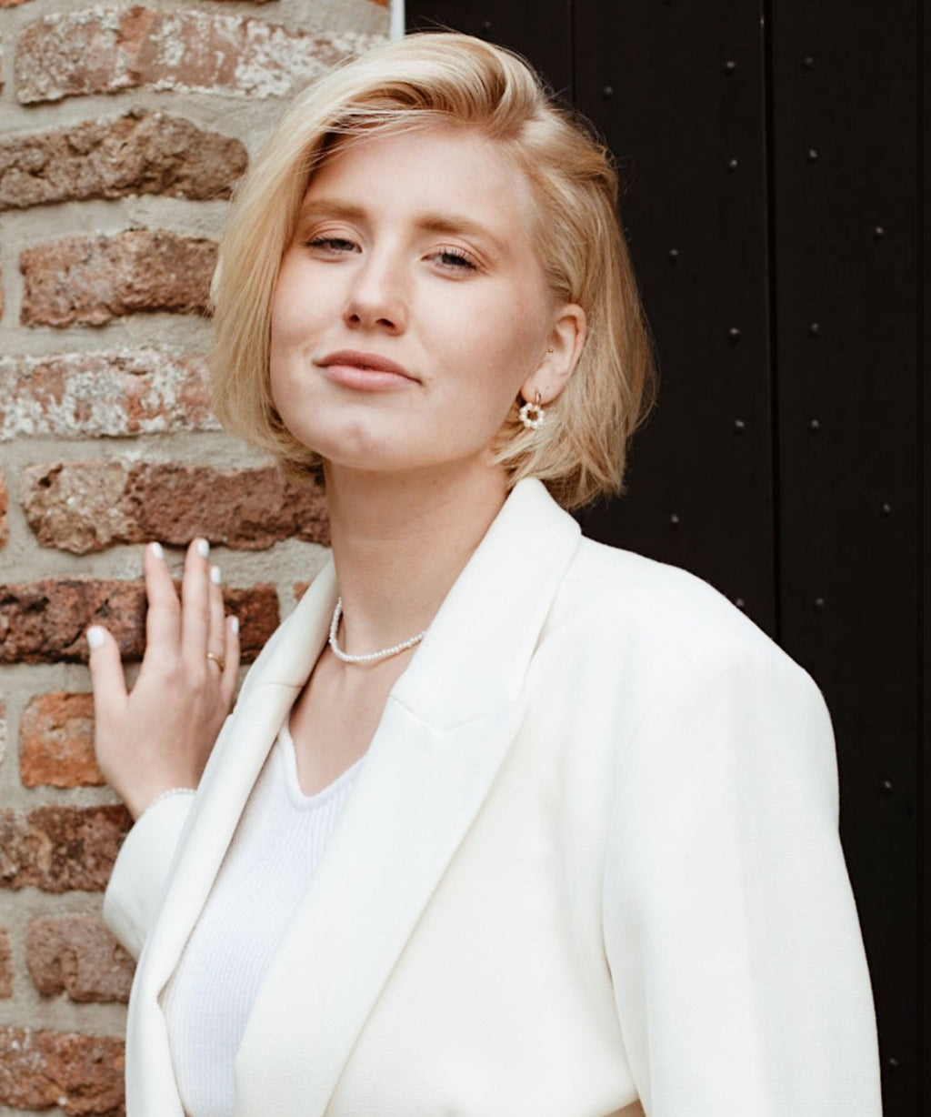 Parel oorbellen. Hoogwaardige oorbellen. Klassieke oorbellen. Hanger oorbellen. Subtiele oorbellen. Subtiel sieraad. Luxe uitstraling.