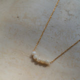 Parel ketting. Wit met gouden ketting. Subtiele ketting. Klassiek sieraad. 