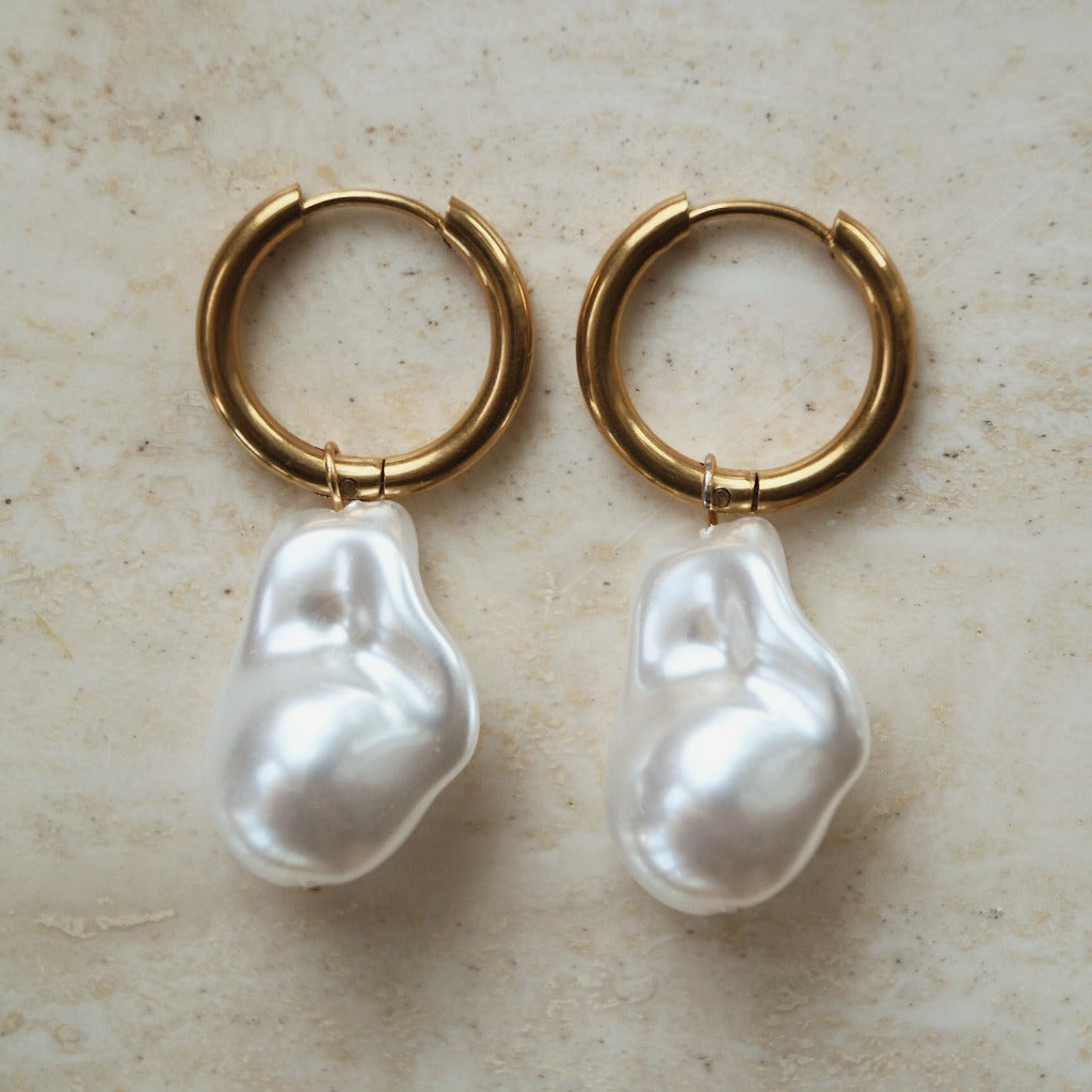 Gouden parel oorbellen, imitatieparel, chique oorbellen, oorbellen met hanger