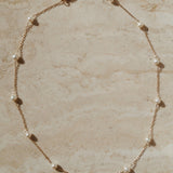 Parel ketting. Hoogwaardige ketting. Bruidssieraad. Gouden sieraad. Subtiel sieraad. Chique