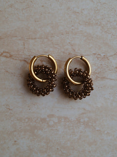 Oorbellen met een cirkel hanger van bruin en bronze miyuki rocailles.