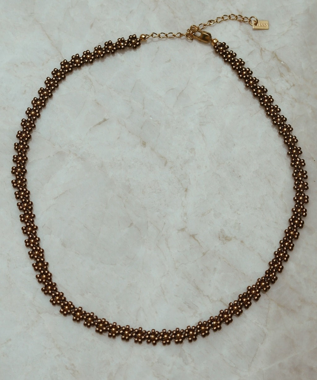 Handgemaakte stainless steel bloementjes ketting van hoge kwaliteit miyuki rocailles in de kleur bruin.