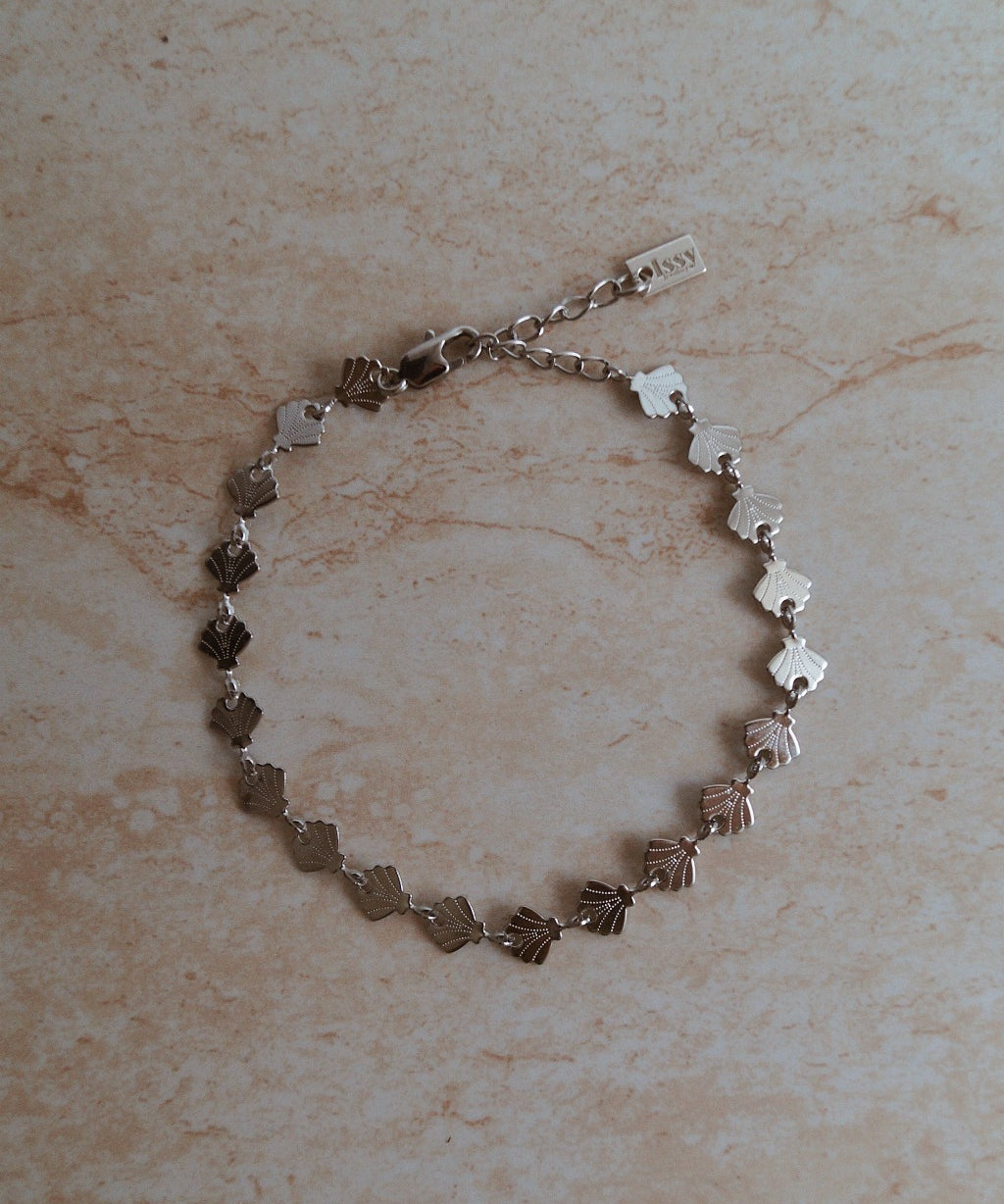 Shell Bracelet. Schelpen armbandje. Zomers sieraad. Subtiel sieraad.