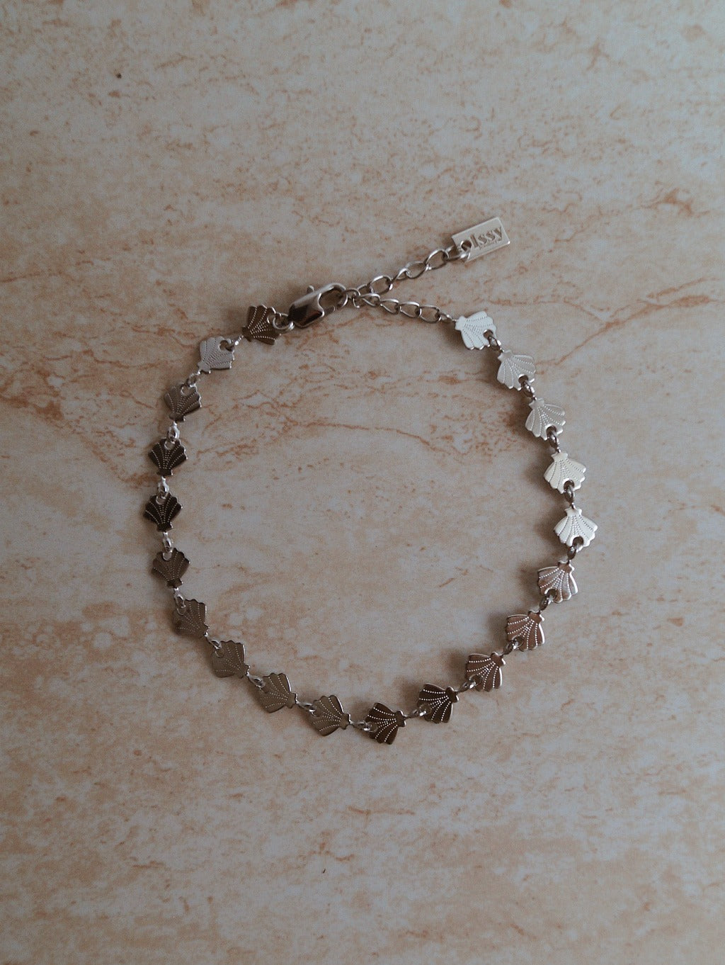 Shell Bracelet. Schelpen armbandje. Zomers sieraad. Subtiel sieraad.