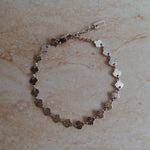 Shell Bracelet. Schelpen armbandje. Zomers sieraad. Subtiel sieraad.