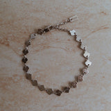 Shell Bracelet. Schelpen armbandje. Zomers sieraad. Subtiel sieraad.