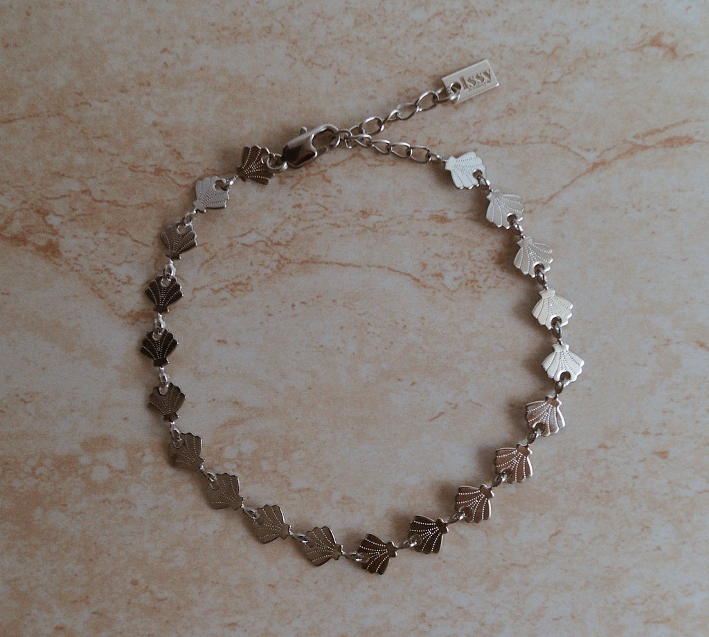 Shell Bracelet. Schelpen armbandje. Zomers sieraad. Subtiel sieraad.