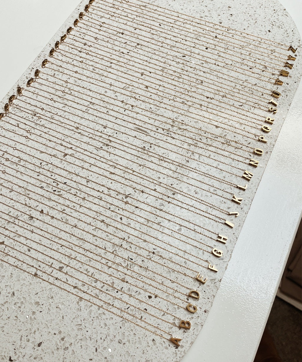 Gouden initialen sieraad, Gouden initialen hanger, Gouden letterhanger ketting